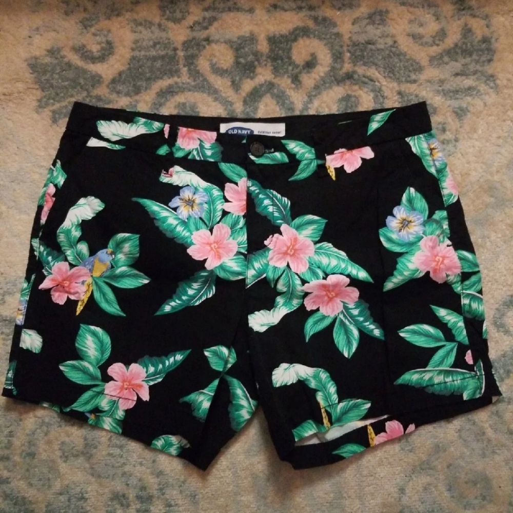 Old Navy Black Floral Everyday Shorts 6